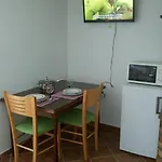 Bartulasi Lejlighed Roč
